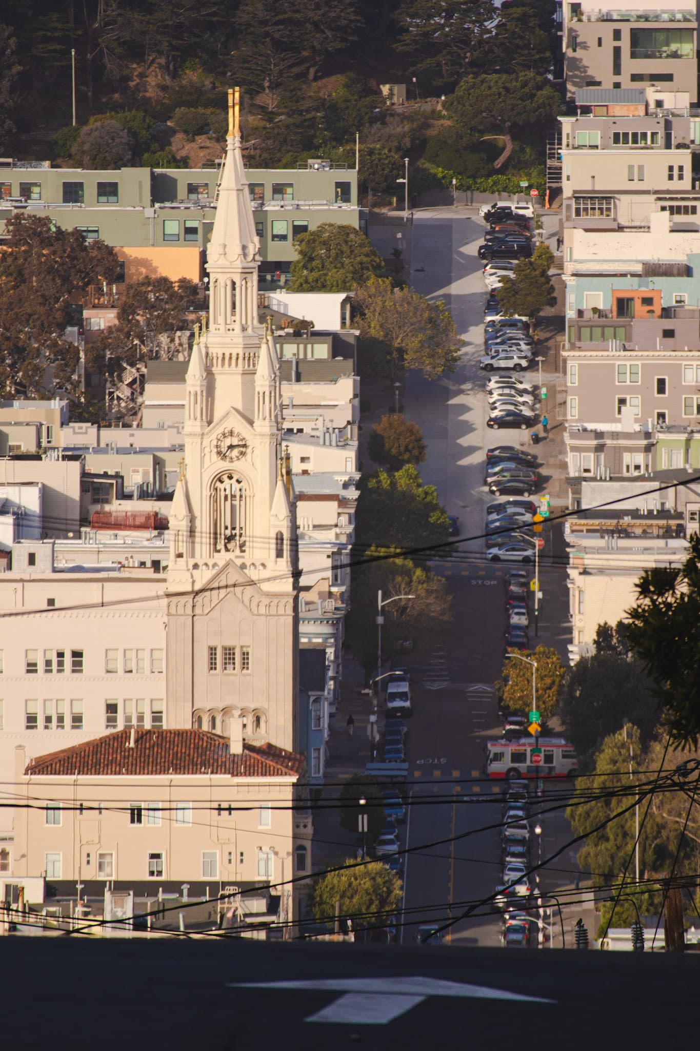 Photo showing how steep the streets of SF are